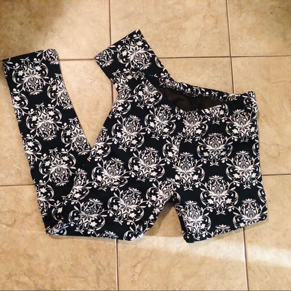 NWOT COZY leggings fleece lined. Size fits 12-20.